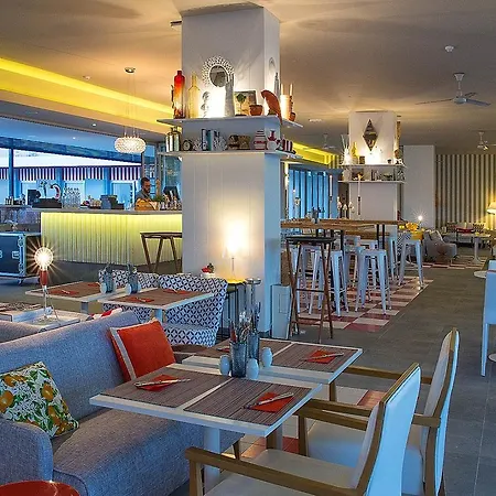 ホテル Pestana South Premium アルヴォル